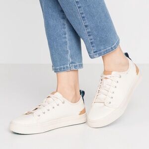 TOMS Women’s TRVL Lite Low Lace Up Sneakers Birch Canvas Size 10